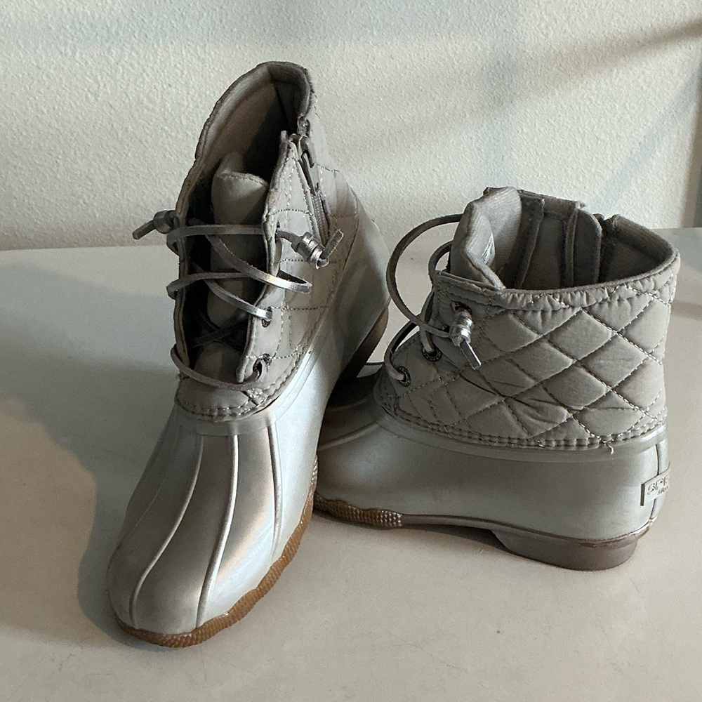 Sherry Saltwater Girls Pearlized Silver Duck Rain Boots Side Zip Size 1M
